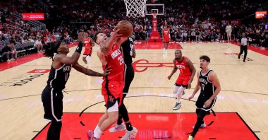 Houston Rockets&#039; Alperen Şengün (2nd L) is fouled while shooting inside by Brooklyn Nets center Nic Claxton (L) during the third quarter at Toyota Center, Houston, U.S., Oct. 27, 2025. (Reuters Photo)