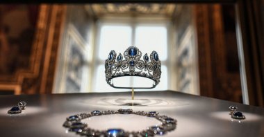 This photograph shows the &quot;parure de la reine Marie-Amelie et de la Reine Hortense&quot; (set of jewelry of Queen Marie-Amelie and Queen Hortense) displayed at Apollon&#039;s Gallery at the Louvre museum, Paris, France, Jan. 14, 2020. (AFP Photo)