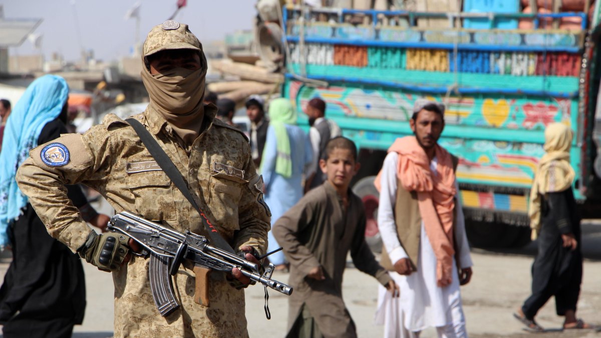 Taliban security officials stand guard at the Afghan-Pakistan border as Afghan refugees return home, Spin Boldak, Kandahar, Afghanistan, Oct. 27, 2025. (EPA Photo)