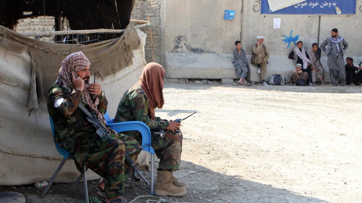 Taliban security officials stand guard at the Afghan-Pakistan border in Spin Boldak, Kandahar, Afghanistan, Oct. 27, 2025. (EPA Photo)