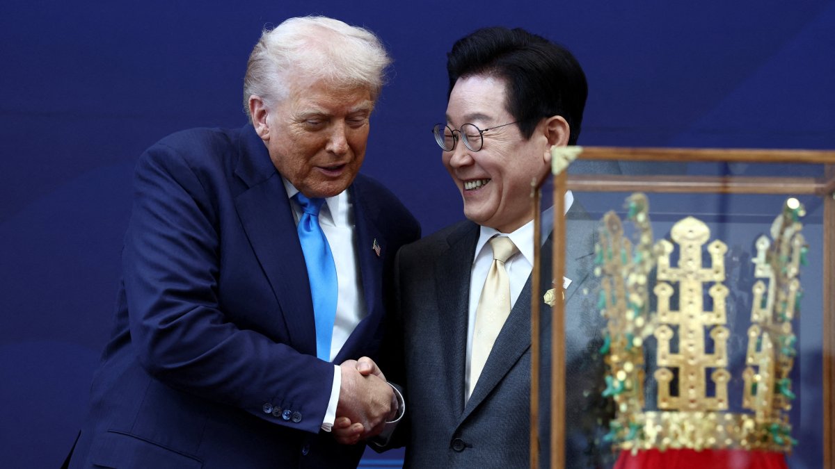 Trump announces trade breakthrough with South Korea ahead of Xi meet