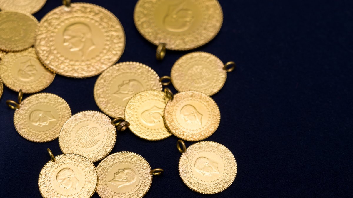 A pile of some full, half and quarter Republic gold coins in different sizes and designs, Aug. 23, 2023. (Shutterstock Photo)