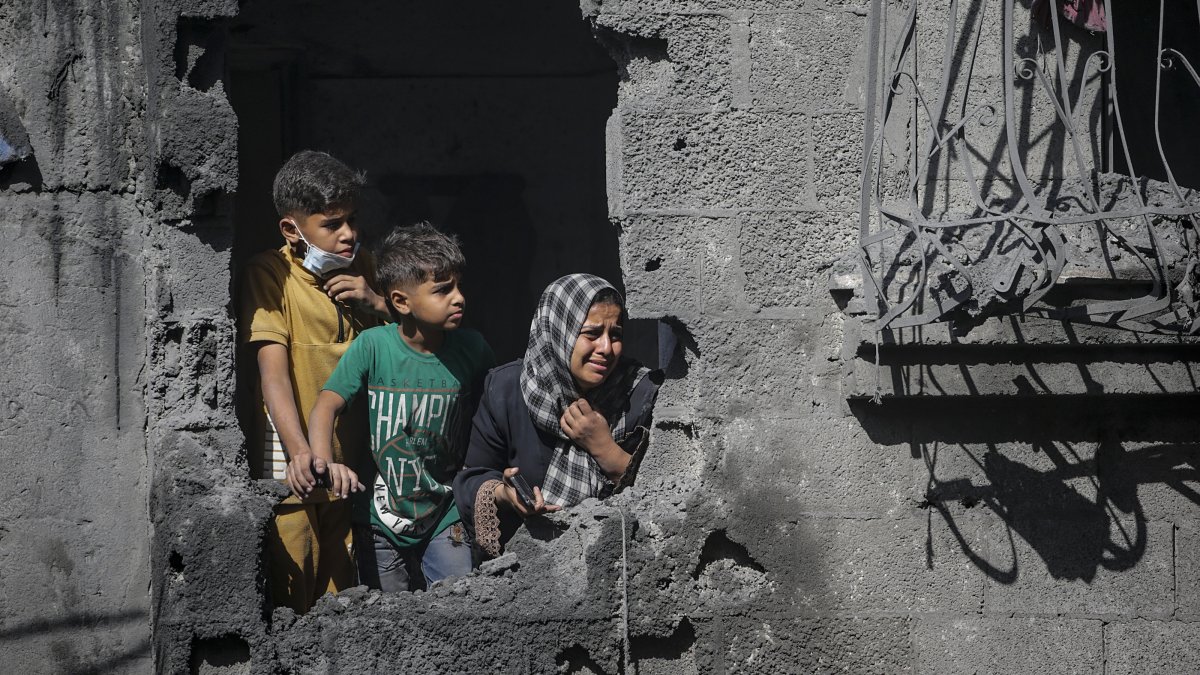 Palestinians look out from their family&#039;s destroyed house following an Israeli airstrike in al Shatea refugee camp in Gaza City, Palestine, Oct. 29, 2025. (EPA Photo)