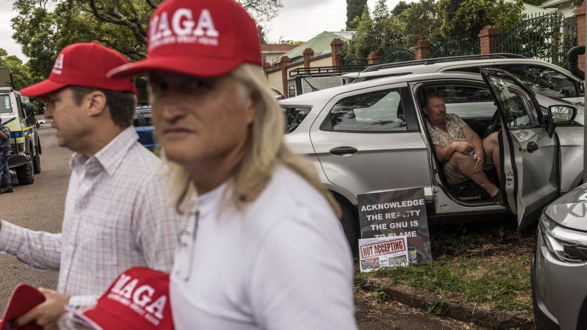 Trump caps refugees at 7,500, favoring white South Africans