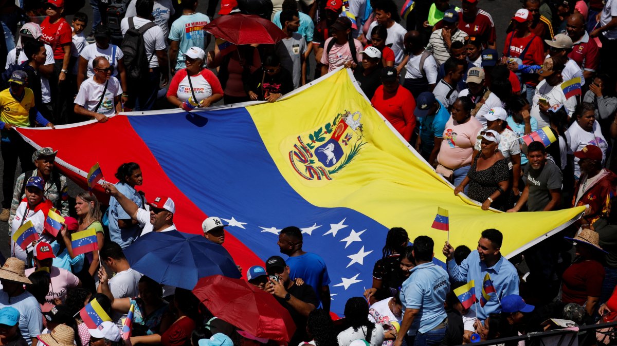 Government supporters participate in a rally in support of Venezuelan President Nicolas Maduro, amid rising tensions with the U.S., Caracas, Venezuela, Oct. 6, 2025. (Reuters Photo)