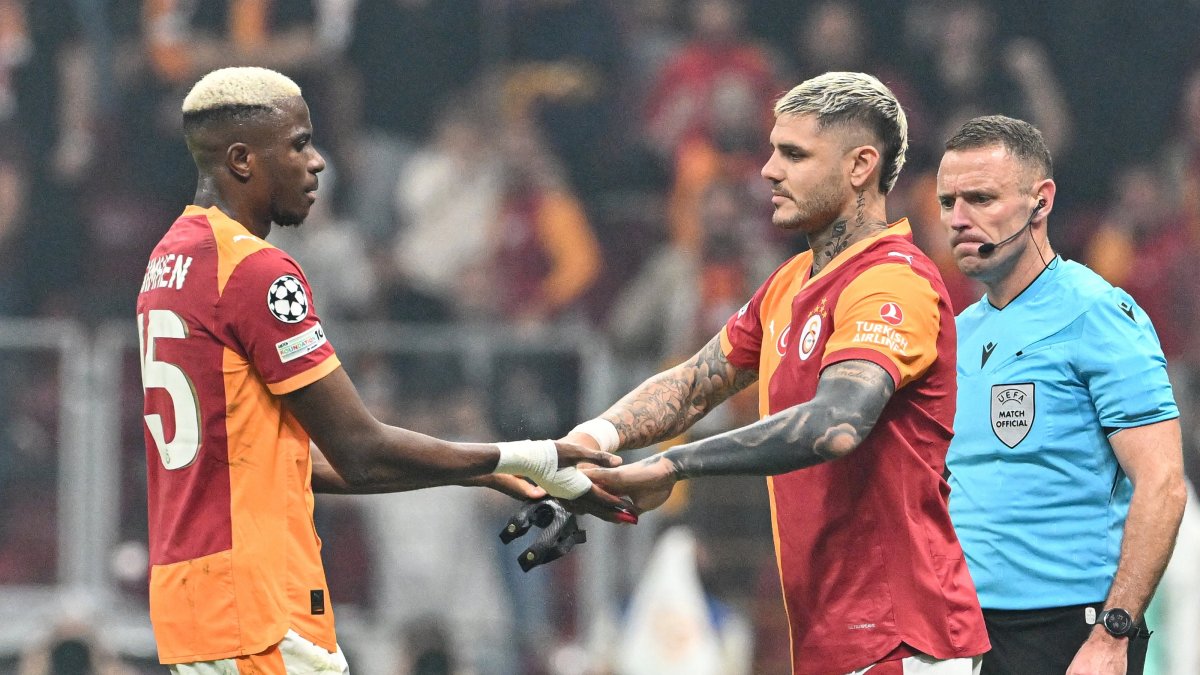 Galatasaray’s Mauro Icardi (R) and teammate Victor Osimhen take the field during their UEFA Champions League Group Stage match against Bodo/Glimt at RAMS Park, Istanbul, Türkiye, Oct. 22, 2025. (AA Photo)