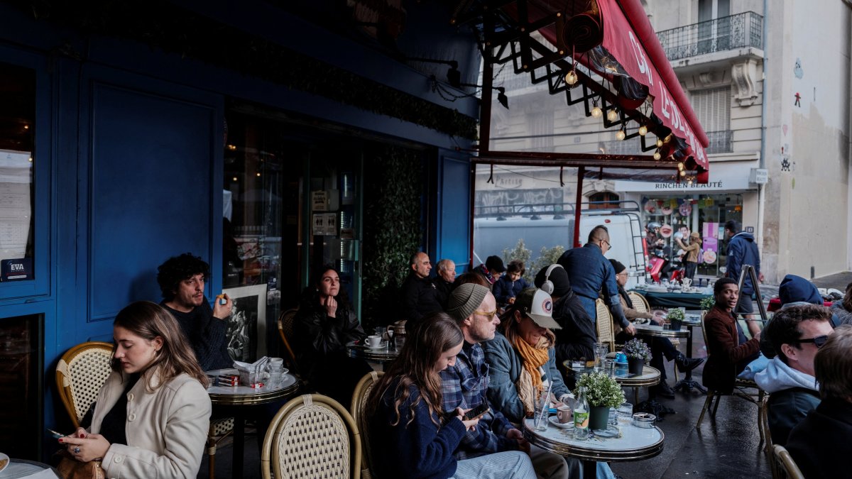 People sit at outdoor tables of a cafe, Paris, France, Oct. 26, 2025. (Reuters Photo)