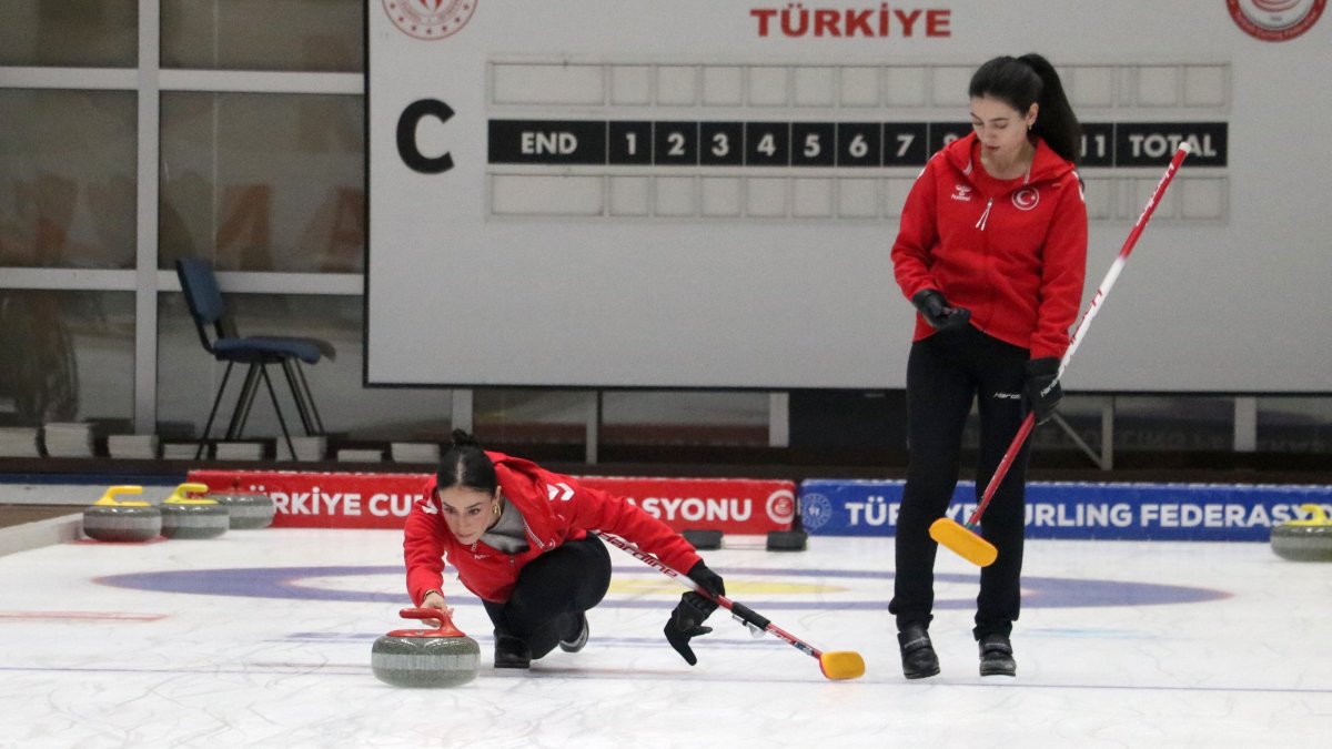 Türkiye’s women’s curling team trains ahead of the European Curling Championships in Finland, aiming to qualify directly for the 2026 Winter Olympics, Erzurum, Türkiye, Oct. 18, 2025. (AA Photo)
