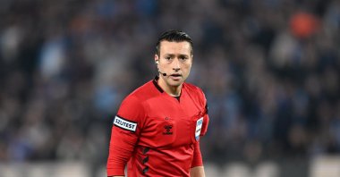 Referee Zorbay Küçük officiates the Süper Lig match between Trabzonspor and Eyüpspor at Papara Park, Trabzon, Türkiye, Oct. 25, 2025. (AA Photo)

