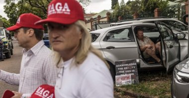 A man wears a Make Afrikaners Great Again (MAGA) cap in reference to the American MAGA as white South Africans supporting U.S. President Donald Trump and South African and US tech billionaire Elon Musk gather in front of the U.S. Embassy, Pretoria, Feb. 15, 2025. (AFP File Photo)