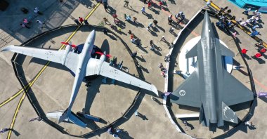 An aerial view of the Bayraktar Kızılelma (R) and Bayraktar Akıncı (L) showcased during Teknofest Black Sea, Samsun, northern Türkiye, Aug. 30, 2022. (AA File Photo)