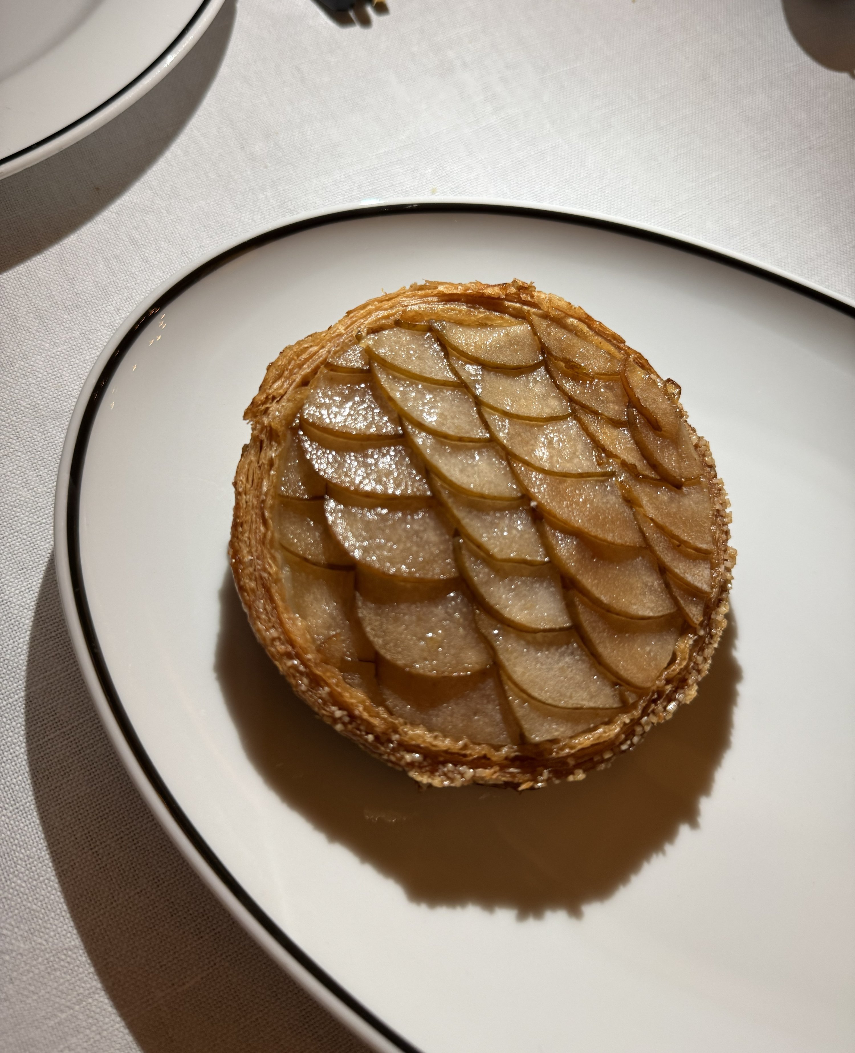 Se sirve una comida en el restaurante Baronne, París, Francia, 26 de octubre de 2025. (Foto de İlker Topdemir)
