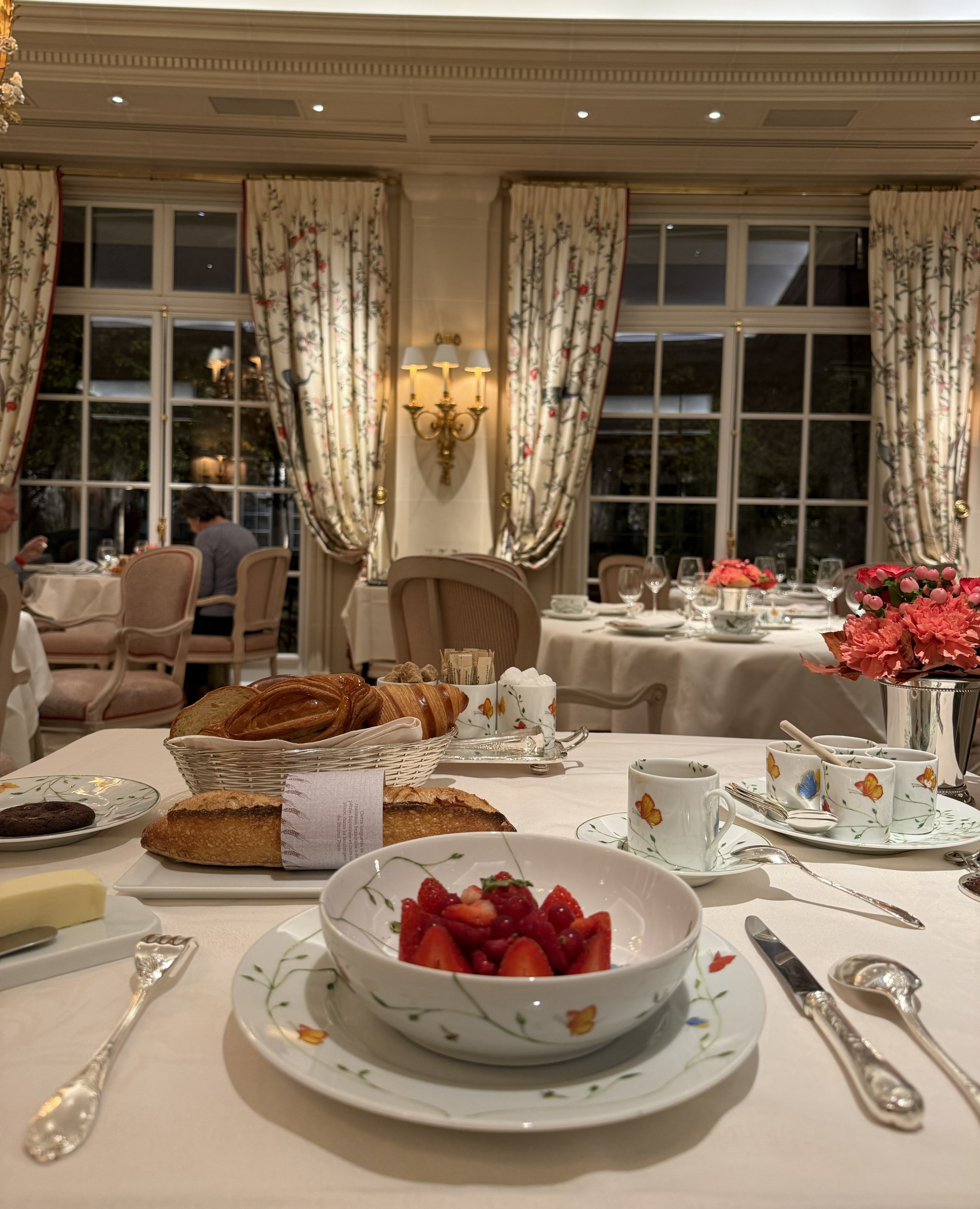 Cena matutina en el restaurante Epicure, París, Francia, 25 de octubre de 2025. (Foto de Ilker Topdemir)
