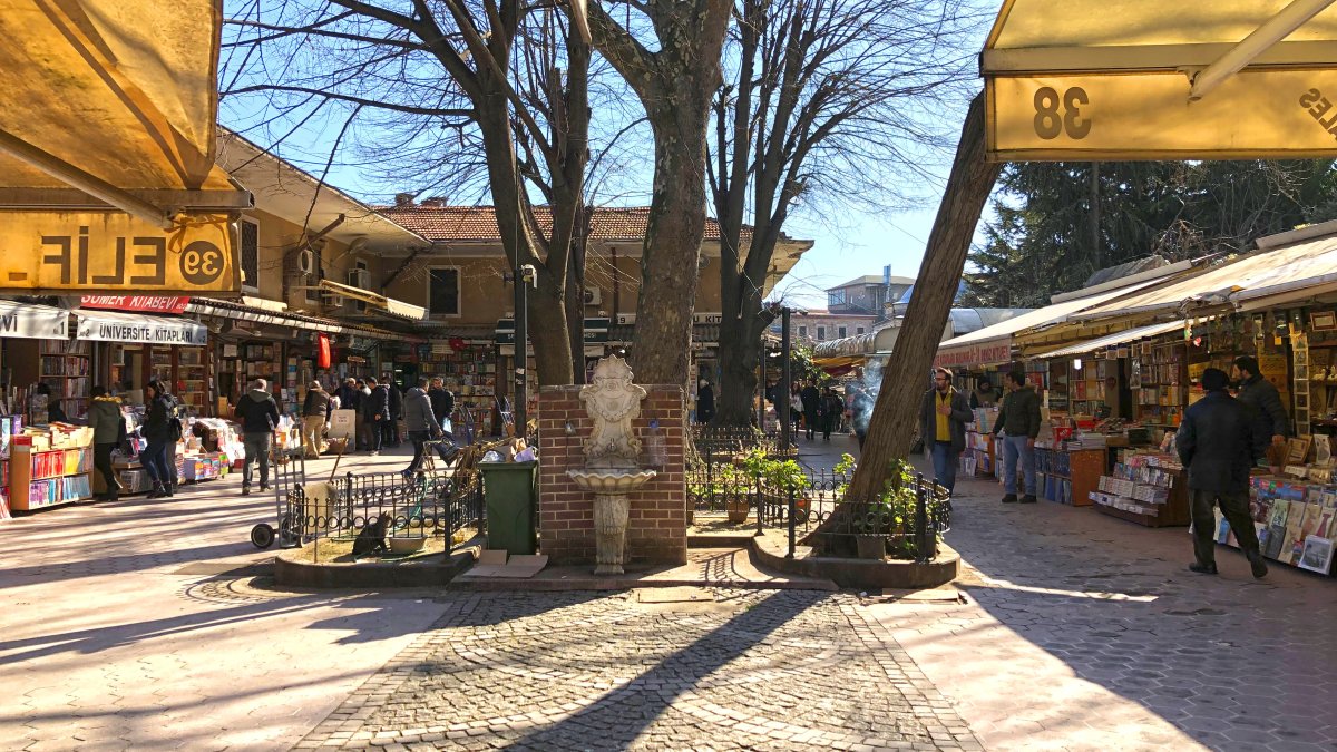 Literary stops of Istanbul’s Fatih and power of civic sphere