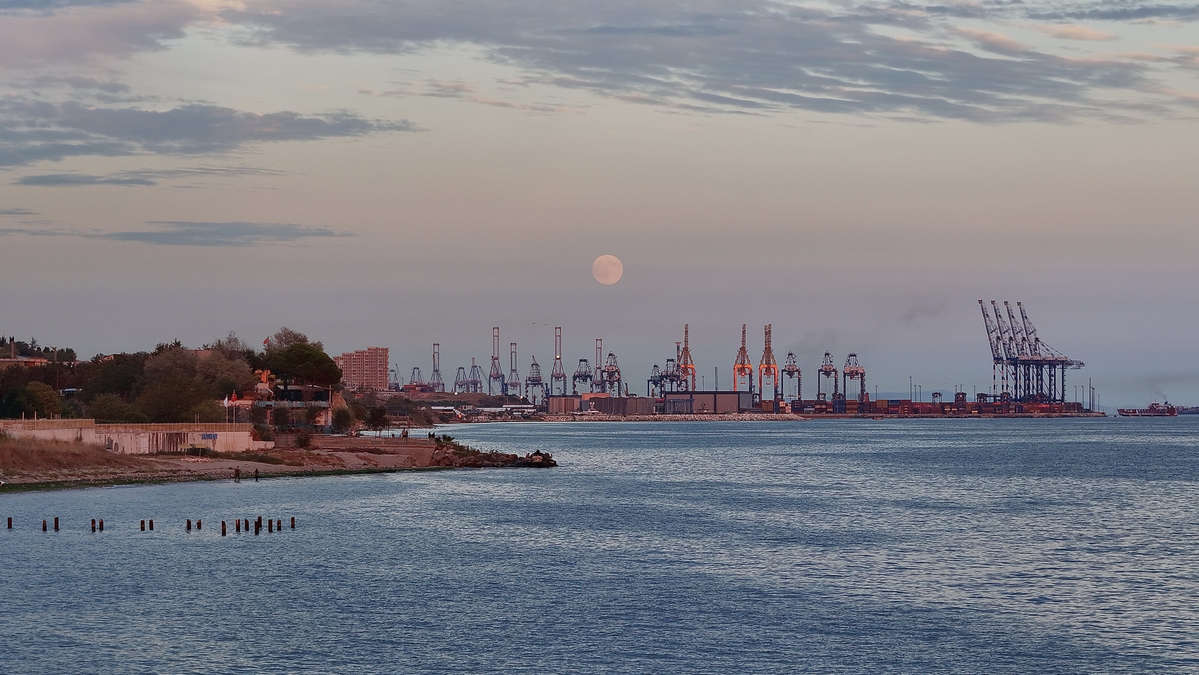 Cranes are seen at a port, Istanbul, Türkiye, Oct. 7, 2025. (IHA Photo)