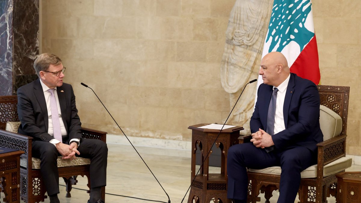 Lebanese president urges Israel to halt strikes