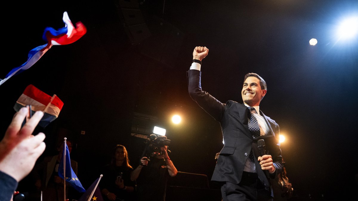 Democrats 66 (D66) party leader Rob Jetten (R) reacts to the first results in the Dutch general election, in Leiden, The Netherlands, Oct. 29, 2025. (EPA Photo)