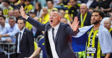 Fenerbahçe Beko head coach Sarunas Jasikevicius reacts during the Turkish Airlines EuroLeague Week 5 game against Bayern Munich at Ülker Sports and Event Hall, Istanbul, Türkiye, Oct. 16, 2025. (AA Photo)