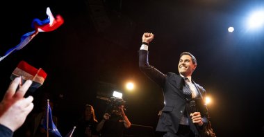 Democrats 66 (D66) party leader Rob Jetten (R) reacts to the first results in the Dutch general election, in Leiden, The Netherlands, Oct. 29, 2025. (EPA Photo)