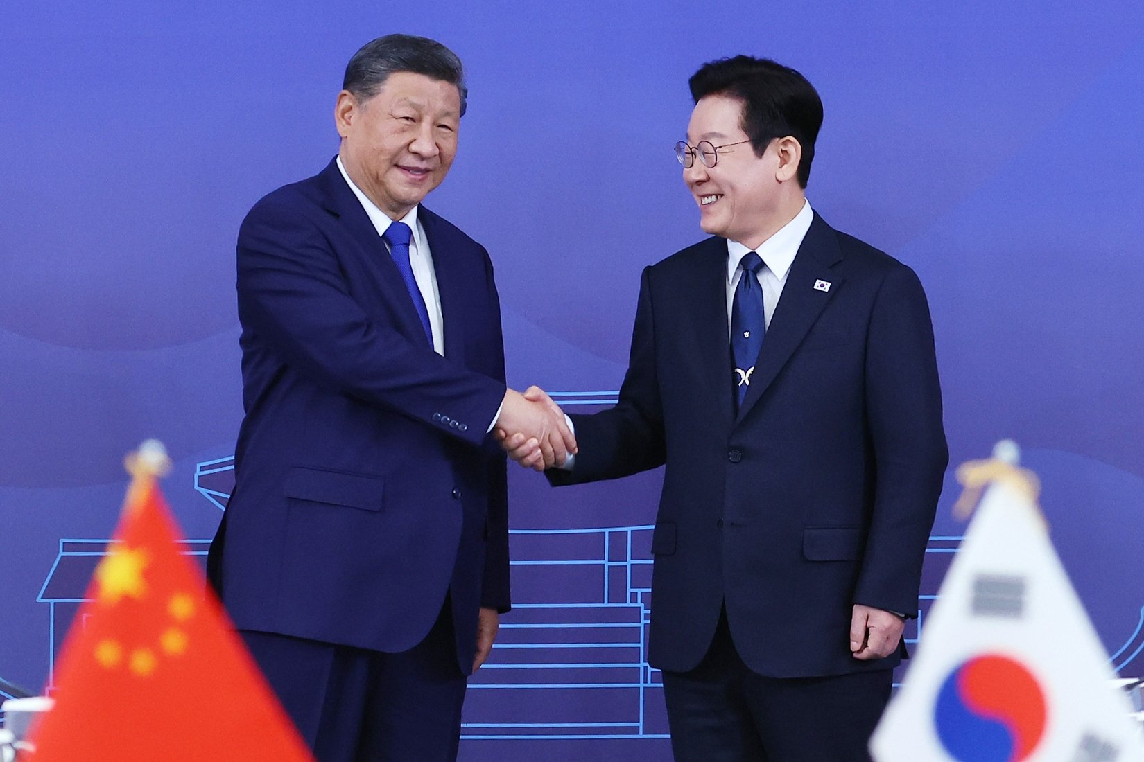 Chinese leader Xi visits South Korea to mend fraught ties