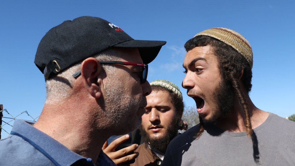 Israeli settlers attack Palestinian farmers and international activists harvesting olives at a farm outside the village of Yabroud and close to an Israeli settler outpost, near Ramallah City, occupied West Bank, Oct. 29, 2025. (EPA Photo)
