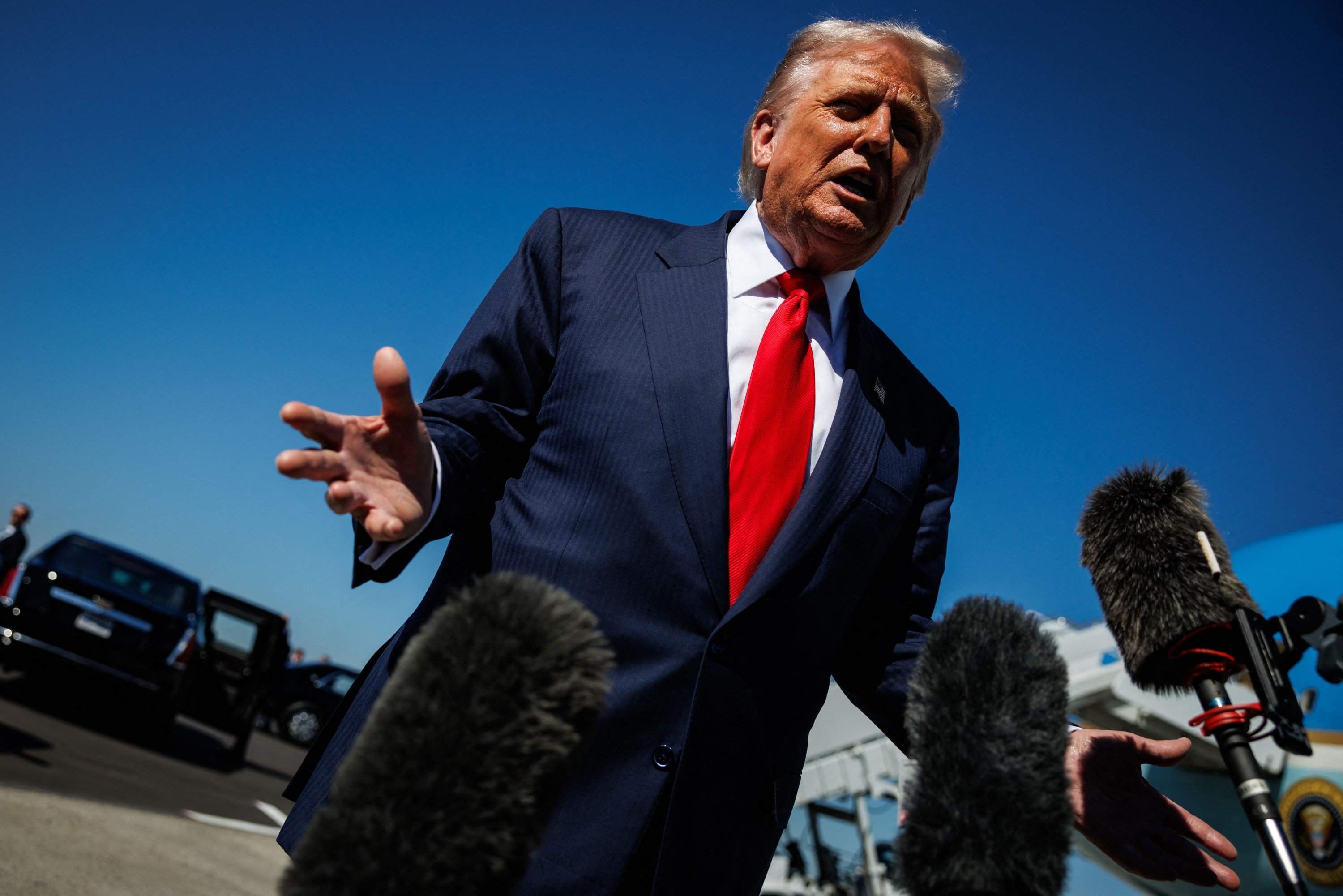 Trump warns Nigeria of military action over 'killing of Christians'