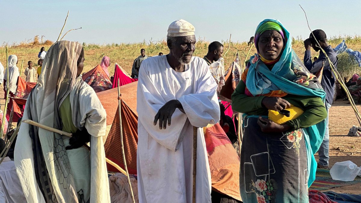 Displaced Sudanese who fled El-Fasher after the city fell to the Rapid Support Forces (RSF), arrive in the town of Tawila war-torn western Darfur region, Sudan, Oct. 28, 2025. (AFP Photo)
