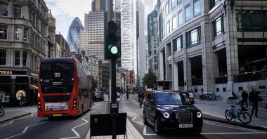 A double-decker bus and a black cab taxi drive in the City of London financial district of London, U.K., Oct. 21, 2025. (EPA Photo)