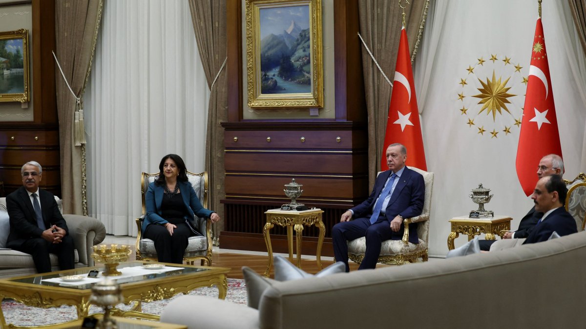 President Recep Tayyip Erdoğan (C) and DEM Party deputies during their meeting at the Presidential Complex, Ankara, Türkiye, Oct. 30, 2025. (Turkish Presidency Handout via AFP Photo)