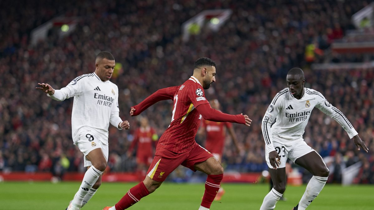 Liverpool's Mohamed Salah (C) dribbles the ball with Real Madrid's Ferland Mendy (R) and Kylian Mbappe challenging him during the UEFA Champions League 2024/25 league phase match at Anfield, Liverpool, U.K., Nov. 27, 2024. (Getty Images Photo)