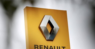 The logo of French car manufacturer Renault is seen in front of a dealership, Paris, France, Jan. 22, 2025. (Reuters Photo)