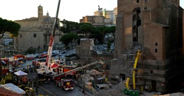 Firefighters work on the site after a part of medieval tower &amp;quot;Torre dei Conti&amp;quot; collapses near the Roman Forum in the historic center of Rome, Italy, Nov. 3, 2025. (AFP Photo)
