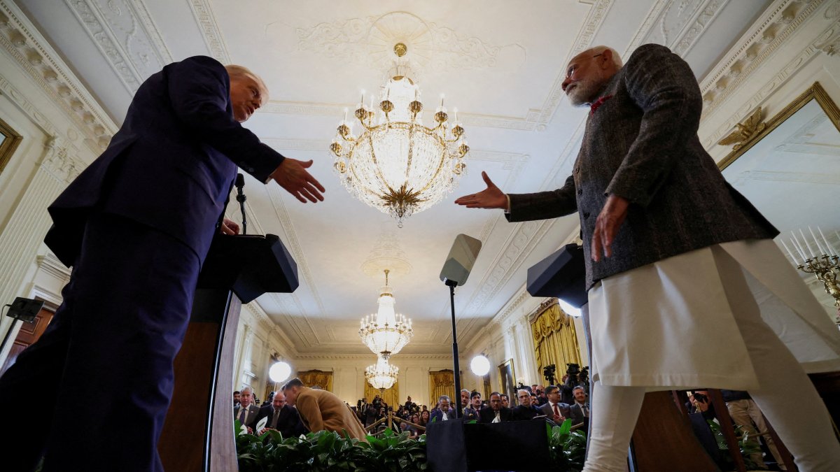 U.S. President Donald Trump and Indian Prime Minister Narendra Modi prepare to shake hands as they attend a joint press conference at the White House, Washington, U.S., Feb. 13, 2025. (Reuters Photo)