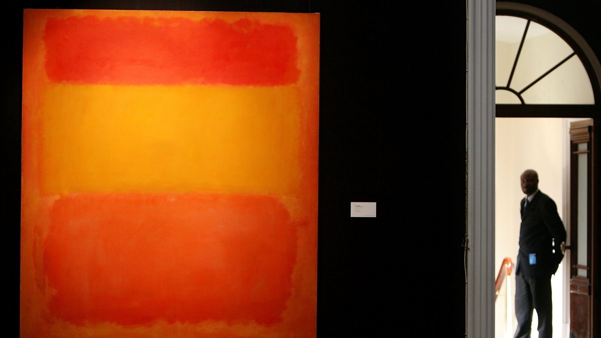 A Sotheby&#039;s security guard stands at a gallery entrance where Mark Rothko&#039;s &quot;Orange, Red, Yellow&quot; is hung, London, U.K., April 14, 2008. (Getty Images Photo)