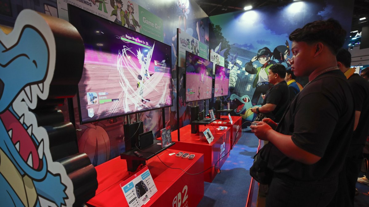 Gamers play with Nintendo Switch 2 at a game show in Bangkok, Thailand, Oct. 17, 2025. (EPA Photo)