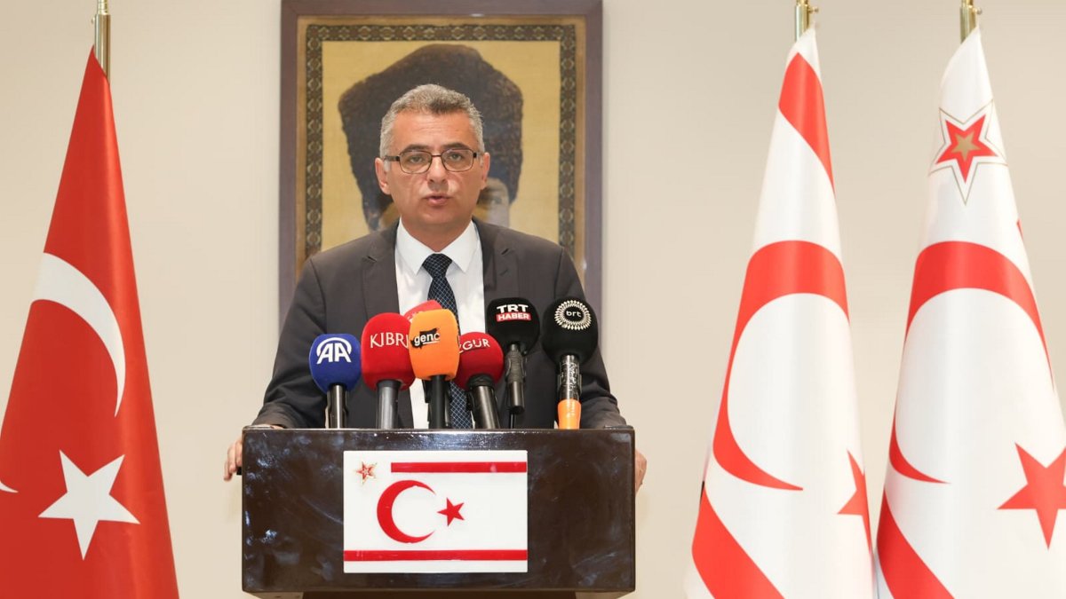 TRNC President Tufan Erhürman speaks to members of the press, Lefkoşa (Nicosia), TRNC, Oct. 31, 2025. (AA Photo)