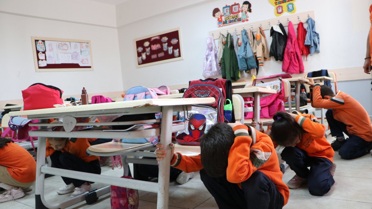 Students participate in an earthquake preparedness drill at a school, as part of nationwide disaster awareness programs, Istanbul, Türkiye, Oct. 23, 2025. (AA Photo)
