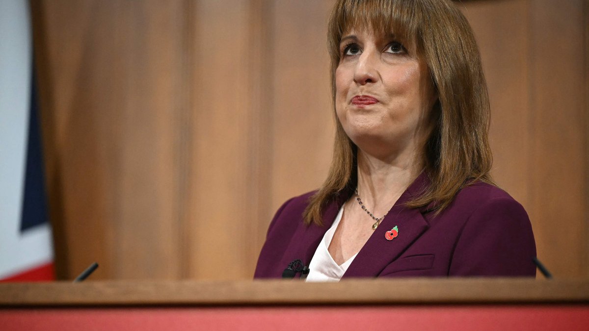 Britain&#039;s Chancellor of the Exchequer Rachel Reeves takes journalists&#039; questions after delivering a speech in the media briefing room of 9 Downing Street, central London, U.K., Nov. 4, 2025. (AFP Photo)