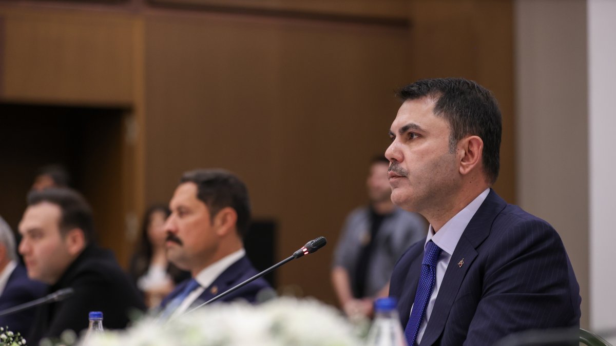 Environment, Urbanization, and Climate Change Minister Murat Kurum speaks at a news conference with journalists in Hatay, Nov. 4, 2025. (AA Photo)