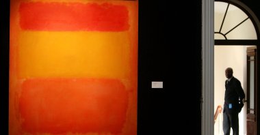 A Sotheby&#039;s security guard stands at a gallery entrance where Mark Rothko&#039;s &quot;Orange, Red, Yellow&quot; is hung, London, U.K., April 14, 2008. (Getty Images Photo)