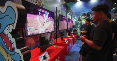 Gamers play with Nintendo Switch 2 at a game show in Bangkok, Thailand, Oct. 17, 2025. (EPA Photo)