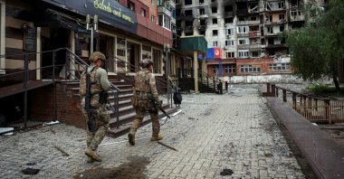 Ukrainian security forces look for evacuees in the frontline town of Pokrovsk in Donetsk region, Ukraine, May 21, 2025. (Reuters Photo)