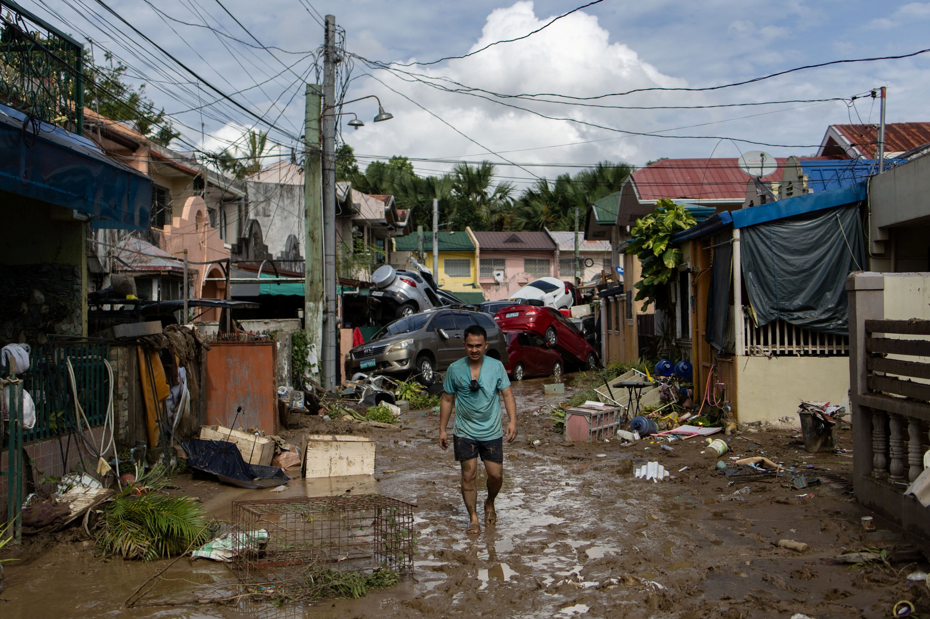 Philippines typhoon death toll tops 100 amid unprecedented flooding