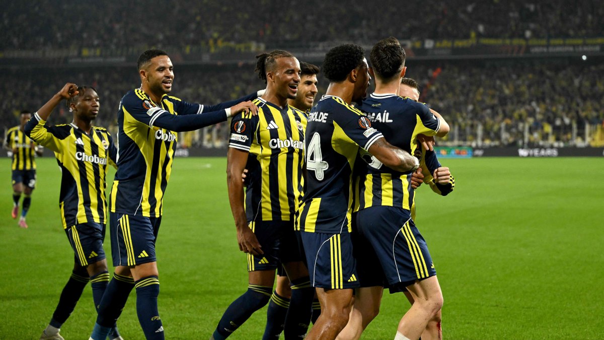 Fenerbahçe players celebrate after Kerem Aktürkoğlu scores his team&#039;s first goal in a penalty shot during the UEFA Europa League league phase match against Stuttgart at the Chobani Stadium, Istanbul, Türkiye, Oct. 23, 2025. (AFP Photo)