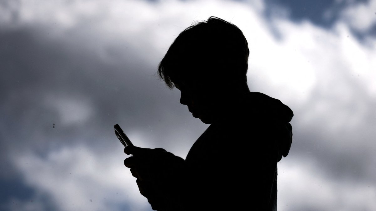 Reddit, Kick added to Australia's under-16 social media ban list