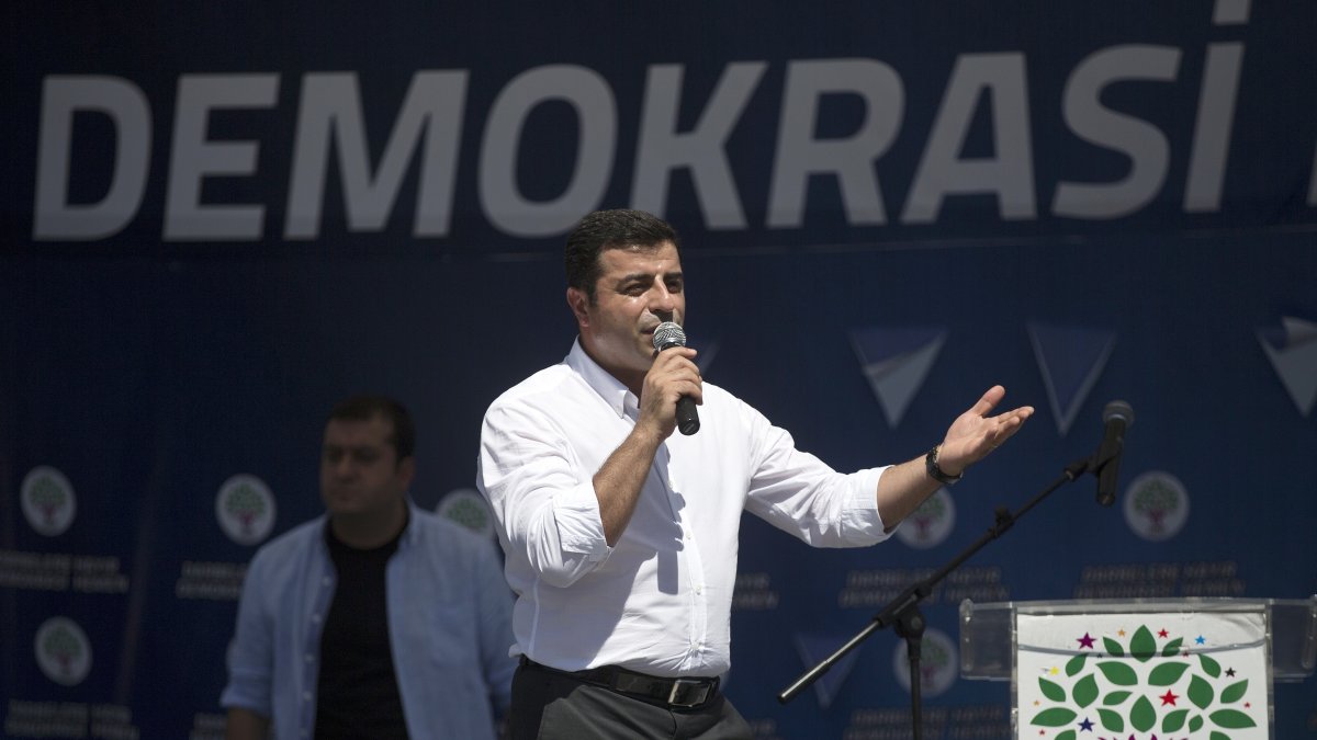 Turkish authorities point to judiciary on release of pro-PKK politician