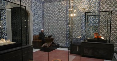 A hafiz recites the Quran at Topkapı Palace, continuing a 500-year-old tradition of uninterrupted worship in Istanbul, Türkiye, Sept. 22, 2025. (AA Photo)