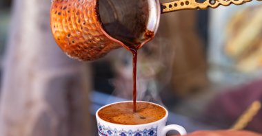 Freshly brewed Turkish coffee is served on the bustling streets of Eminönü, Fatih, Istanbul, Türkiye, Aug. 23, 2025. (Shutterstock Photo)
