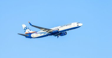A SunExpress Boeing 737-800 flies over the airport in Antalya, Türkiye, June 6, 2019. (Shutterstock Photo)