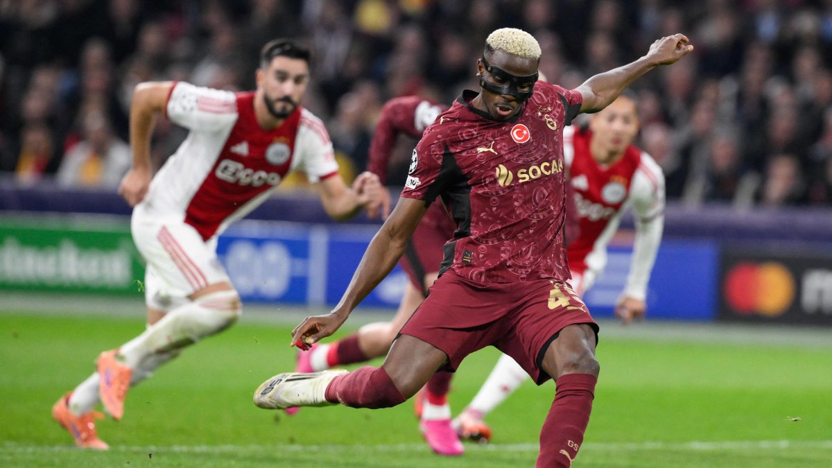 Galatasaray's Victor Osimhen (R) shoots from the penalty spot and scores his team's third goal during the UEFA Champions League, league phase day 4, football match against Ajax at the Johan Cruijff ArenA, Amsterdam, Netherlands, Nov. 5, 2025. (AFP Photo)